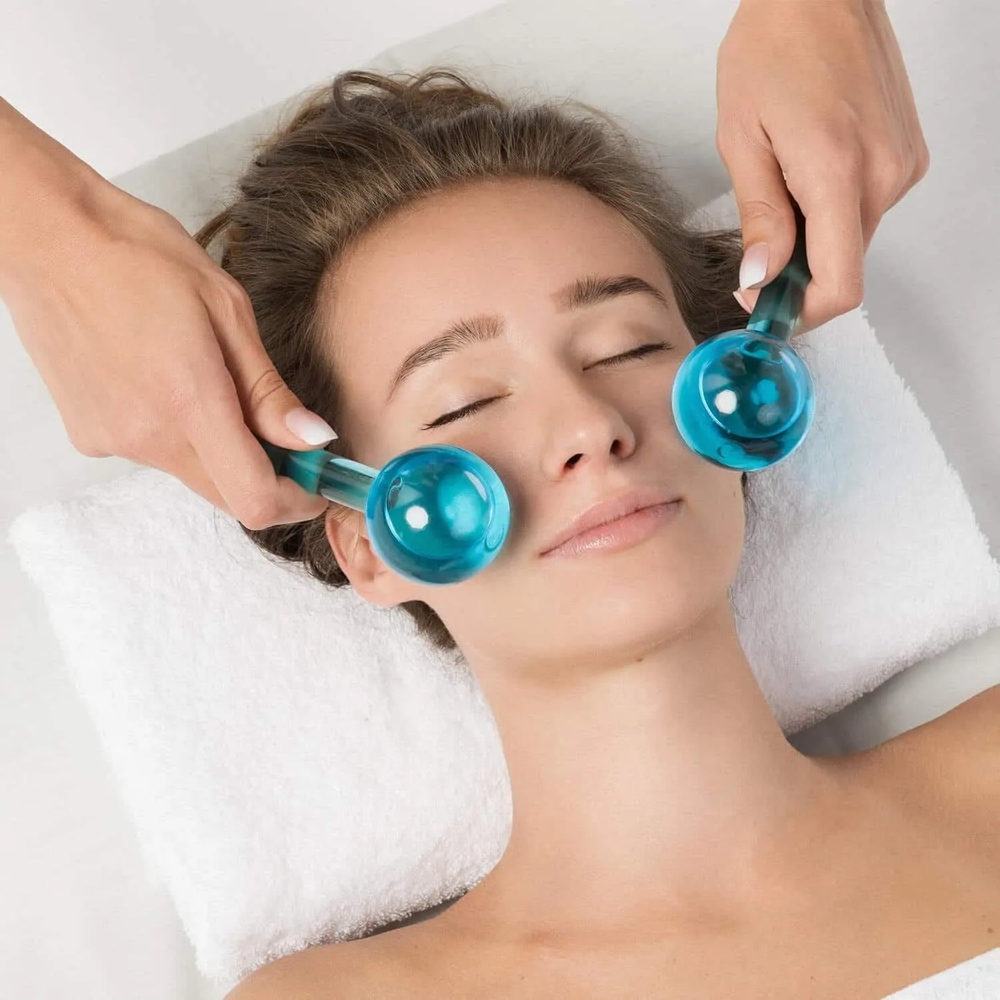 Benefit Cosmetics - Facial Ice Roller Globes ©